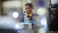 Ketua Bawaslu Abdhan saat menjelaskan mengenai penyelesian masalah-masalah yang terjadi di KPU.