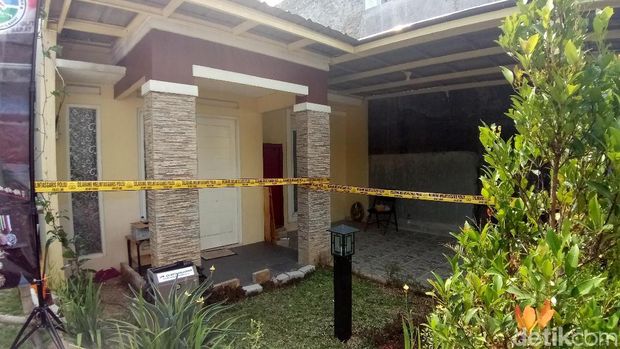 Polisi Gerebek Pabrik Produksi Ribuan Pil Ekstasi di Cibinong