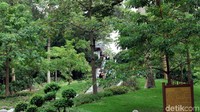 5 Kambing yang ditinggalkan oleh orang suci tadi berubah jadi batu dan kini dibuatkan patungnya di Yuexiu Park. Traveler bisa datang ke sini naik kereta atau bus. (Andini/detikTravel)