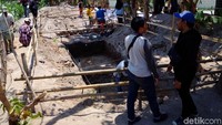 Tim peneliti berjumlah 9 orang menggali dua bidang tanah masing-masing sedalam 5 meter dengan luas 2x6 meter.