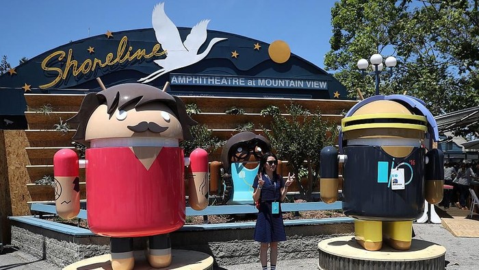 MOUNTAIN VIEW, CA - MAY 18:  An attendee poses for a photo next to Android characters during Google I/O 2016 at Shoreline Amphitheatre on May 19, 2016 in Mountain View, California. Google CEO Sundar Pichai delivered the keynote address to kick off the annual Google I/O conference that runs through May 20.  (Photo by Justin Sullivan/Getty Images)