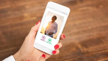 7. Tinder memuncaki kategori Dating dengan jumlah download 74 juta kali sepanjang 2018, di atas Badoo dan happn. (dok. IStock)