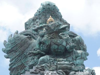 Foto: Megahnya Patung Garuda Wisnu Kencana