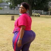 Lerato Pitso punya kisah memilukan di balik bokong jumbonya. Lerato punya bokong oversized secara alami, tanpa bantuan operasi plastik. Namun ia merasa sangat tak nyaman dengan bentuk fitur tubuhnya itu. Ia bahkan sulit menemukan cinta sejati. Banyak pria yang tertarik dengannya, namun tidak ada satupun yang bisa serius dengannya. Pria-pria tersebut hanya memanfaatkan Lerato karena daya tarik bokongnya tersebut.  Foto: Istimewa