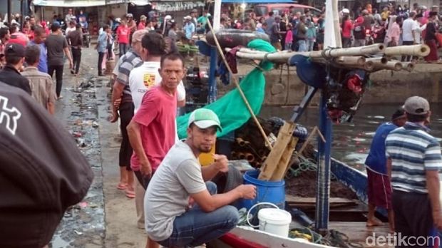 Nelayan Palabuhanratu Panen Ikan Lisong, Pembeli Menyemut