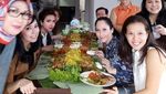 10 Foto Ini Bukti Kalau Meriam Bellina Doyan Makan!