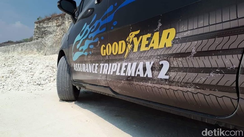 Ban Goodyear Assurance Triplemax2 di Bukit Jaddih Madura. Foto: Zaenal Effendi Ban Goodyear Assurance Triplemax2 di Bukit Jaddih Madura. Foto: Zaenal Effendi