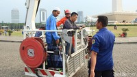 Sejauh ini Bronto Skylift bisa dicoba tiap hari Sabtu dan Minggu dari pukul 10.00-12.00 WIB dan dilanjut pukul 15.00-17.00 WIB. Tidak dikenakan biaya untuk menaikinya alias gratis (Randy/detikTravel)