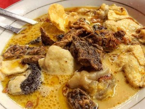 Sekali-sekali Jajan Sop Kaki Kambing yang Gurih Nikmat