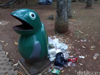 Sedih, Taman Kota di Tangsel Ini Banyak Sampah Berserakan