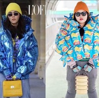 Kalau ini Sine bergaya memakai jaket yang semuanya terbuat dari bungkus makanan ringan. Memaksimalkan gayanya agar semakin kocak, dia menenteng rantang. Foto: Instagram @framsook_lek_lek