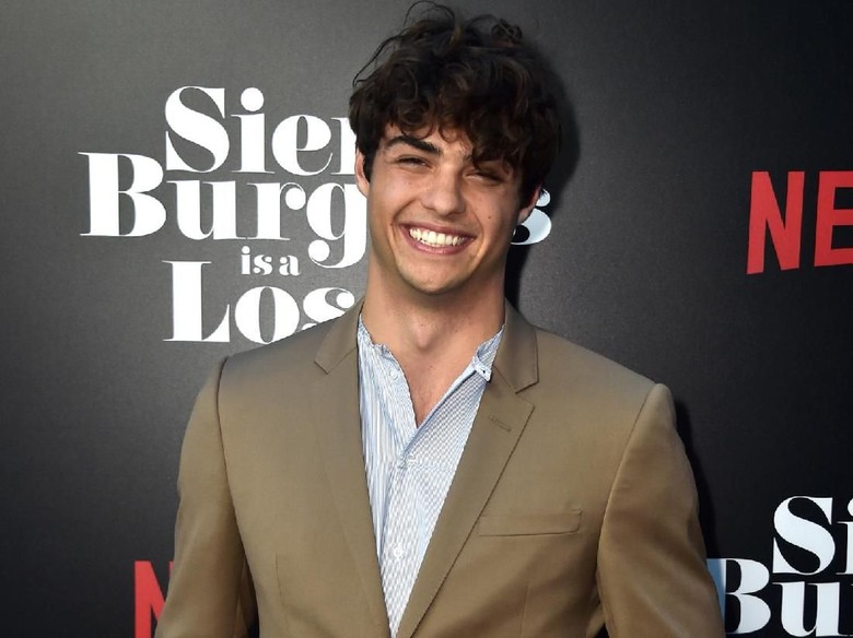 Jadi Terkenal, Noah Centineo Risi Dibuntuti Fans Jadi Terkenal, Noah Centineo Risi Dibuntuti Fans