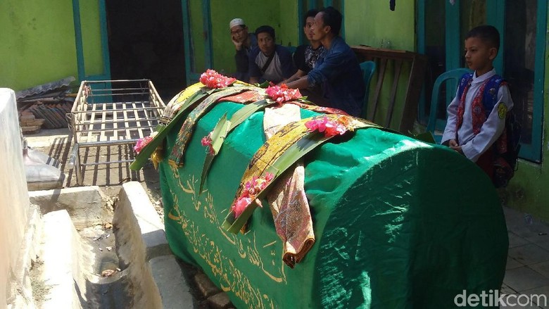 Potret Pemakaman Suporter Persija yang Tewas Dikeroyok Oknum Bobotoh