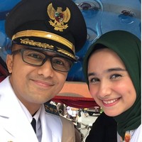 Aktor Hengky Kurniawan terjun di dunia politik karena memiliki keluarga yang sudah lebih dulu bekerja di ranah tersebut. Tahun ini, ia sukses terpilih sebagai Wakil Bupati Bandung Barat mendampingi Aa Umbara Sutisna. Foto: Instagram