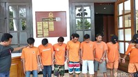 Dari keterangan saksi, saat itu korban hendak memasuki lapangan sekitar pukul 13.00 (WIB) lalu diketahui oleh oknum Bobotoh yang bersangkutan berasal dari Jakarta, ucap Kasatreskrim Polrestabes Bandung AKBP M Yoris Maulana di Mapolrestabes Bandung, Senin (24/9/2018). Foto: Dony Indra Ramadhan/detikcom