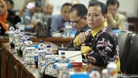 Rapat tersebut membahas mengenai persiapan penyelenggaraan Pileg dan Pilpres pada Pemilu 2019.