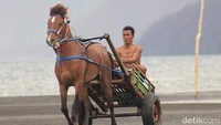 Tidak di arena pacuan, perlombaan diadakan di Pantai Desa Nanga Tumpu, Kabupaten Dompu. Inilah desa yang miliki potensi wisata bahari. (Faruk Nickyrawi/detikTravel)