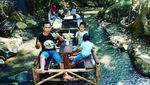 Unik! Jombang Punya Angkringan di Tengah Sungai