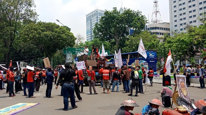 Hari Tani Nasional, Massa Gelar Demo di Dekat Istana