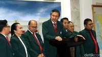 Selain memberikan saran soal JKN, dalam pertemuan itu IDI mengundang Presiden Jokowi agar hadir dalam muktamar IDI ke-30 di Samarinda. Ilham mengatakan Jokowi menyanggupi untuk hadir. 