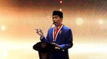 Momen Ketum Kadin Membungkuk dan Beri Penghargaan ke Jokowi