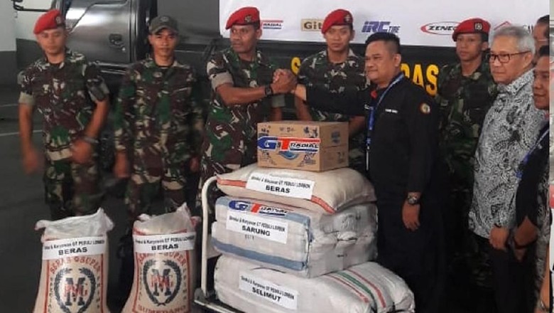 Kopassus Kirim 11 Ton Tenda-Makanan untuk Korban Gempa Lombok Kopassus Kirim 11 Ton Tenda-Makanan untuk Korban Gempa Lombok