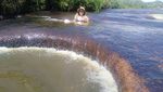 Potret Sungai Jacuzzi Alami di Kolombia