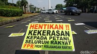 Selain itu, massa pun menuntut untuk dihentikan kekerasan dan kriminalisasi terhadap para petani.