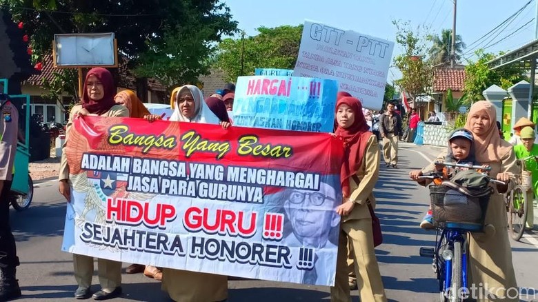 Proses Belajar Mengajar di Blitar Lumpuh Imbas Guru Honorer Mogok Proses Belajar Mengajar di Blitar Lumpuh Imbas Guru Honorer Mogok