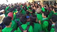 Ratusan gabungan mahasiswa di Lhokseumawe berdemo di Kantor DPRK Aceh Utara, Aceh. Mereka menuntut impor beras dihentikan, karena daya serap hasil panen petani di daerah masih sangat rendah. 