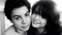 Selain Justin Bieber, Selena Gomez juga pernah mengunggah fotonya bersama sang kekasih, Jake T Austin dengan kata-kata romantis. Dok. Instagram/selenadeletedposts