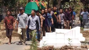 Potret Pemakaman Suporter Persija yang Tewas Dikeroyok Oknum Bobotoh