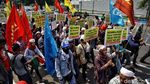 Aksi Unjuk Rasa Hari Tani Nasional di Bawah Terik Matahari