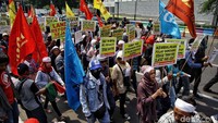 Aksi unjuk rasa tersebut sekaligus untuk memperingati Hari Tani Nasional ke-58.