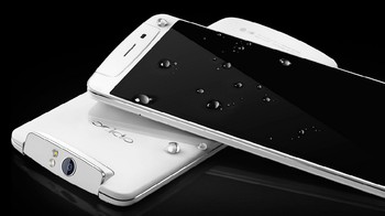 OPPO N1. Dirilis tahun 2013, N1 mencuri perhatian dengan modul yang bikin kameranya bisa berotasi. Pengembangan mekanisme tersebut kini diterapkan di seri Find X. (Foto: OPPO.com)