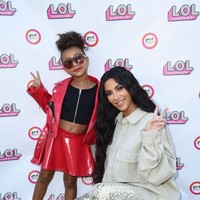 Seperti dikabarkan Harpers Bazaar AS, ini kali pertamanya North West menjadi model catwalk. Apakah North akan mengikuti jejak tantenya, Kendall Jenner, yang sukses merintis karier sebagai model? Foto: Michael Simon/Dok. Harpers Bazaar US