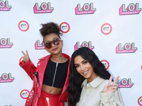 Aksi Putri Kim Kardashian Eksis di Cover Majalah Pada Usia 5 Tahun