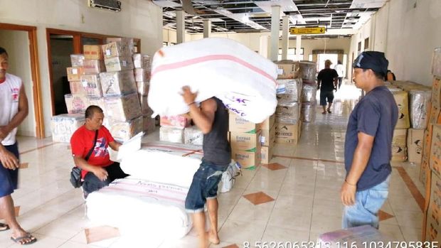 Kopassus Kirim 11 Ton Tenda-Makanan untuk Korban Gempa Lombok