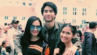 Awalnya Iis ingin anak perempuannya yang melanjutkan karier bermusiknya. Dok. Instagram/devdanendra