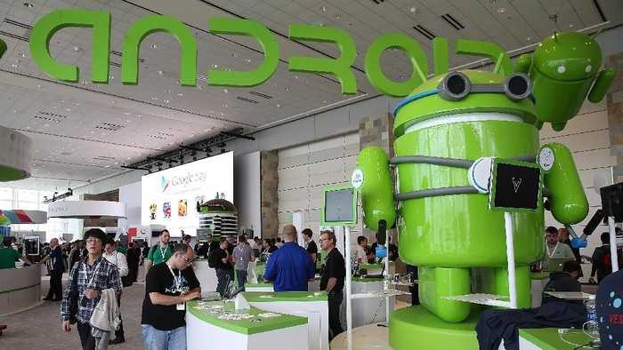 SAN FRANCISCO, CA - MAY 15:  Attendees visit the Android booth during the Google I/O developers conference at the Moscone Center on May 15, 2013 in San Francisco, California. Thousands are expected to attend the 2013 Google I/O developers conference that runs through May 17. At the close of the markets today Google shares were at all-time record high at $916 a share, up 3.3 percent.  (Photo by Justin Sullivan/Getty Images)