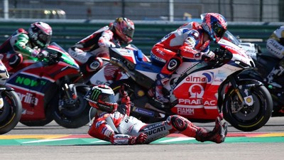 Momen Lorenzo Crash di Tikungan Pertama MotoGP Aragon
