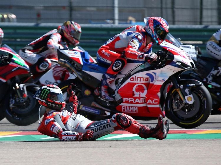 Momen Lorenzo Crash di Tikungan Pertama MotoGP Aragon