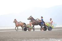 Ayo ke Dompu! Ada Pacuan Kuda Pantai yang Seru
