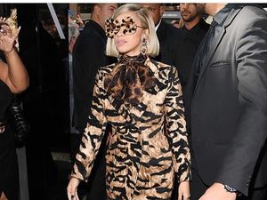 Adu Gaya Nicki Minaj dan Cardi B, Tampil Gila Nonton Fashion Show