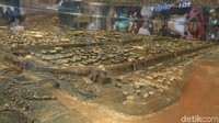 Di dalam etalase kaca, terdapat miniatur Guangzhou zaman dulu. Para pengunjung dapat melihat seperti apa bentuk jalanan tersebut di masa lalu (Andini/detikTravel)