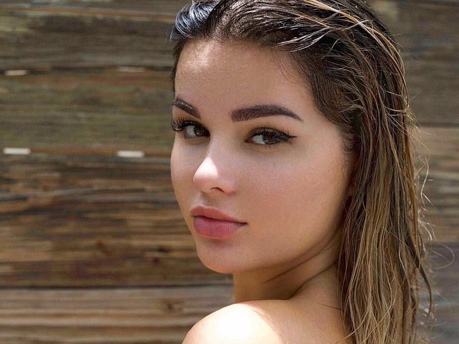 Saya tidak makan daging dan ayam, saya mengindari makanan cepat saji dan memilih diet yang sehat. Satu-satunya operasi yang pernah saya lakukan hanyalah operasi usus buntu, ujar Anastasiya. Foto: Instagram