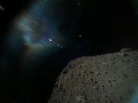 Penampakan saat rover JAXA sukses mendarat di permukaan asteroid Ryugu.