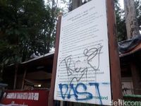 Sedih, Taman Kota di Tangsel Ini Banyak Sampah Berserakan