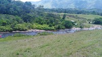 Pernah dengar Quebrada Las Gachas? Inilah sebuah sungai unik di Kota Guadalupe, Kolombia. Sungai ini sangat unik karena memiliki batuan berwarna merah dan berlubang. (Traveloka)