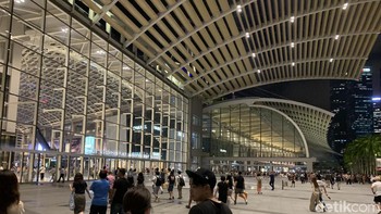 Menguji kamera iPhone XS Max saat malam. Foto: Adi Fida Rahman/detikINET